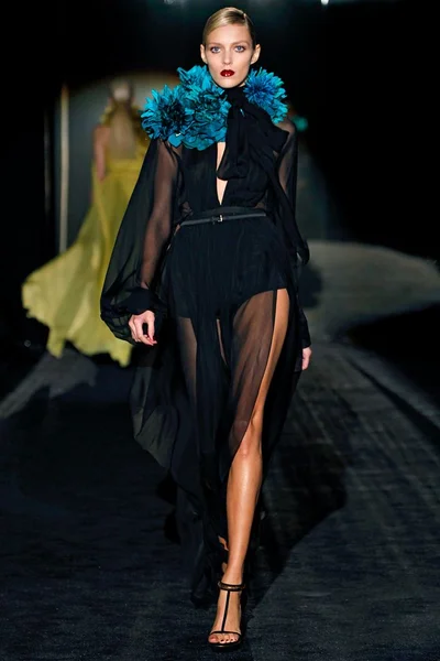 Look 49